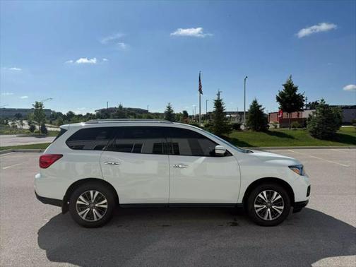 2017 Nissan Pathfinder S