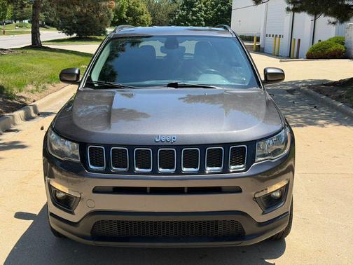 Granite Crystal Metallic Clearcoat 2020 Jeep Compass Latitude