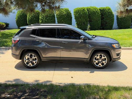 Granite Crystal Metallic Clearcoat 2020 Jeep Compass Latitude
