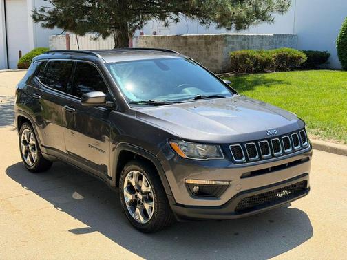 Granite Crystal Metallic Clearcoat 2020 Jeep Compass Latitude