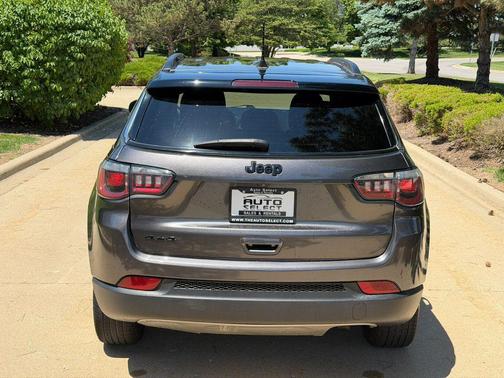 Granite Crystal Metallic Clearcoat 2020 Jeep Compass Latitude