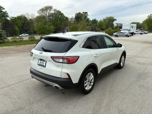 Star White Metallic Tri-Coat 2020 Ford Escape SE