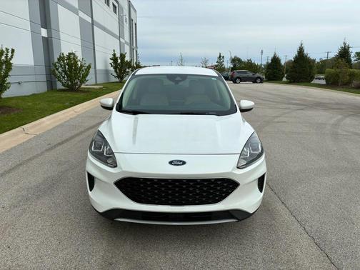 Star White Metallic Tri-Coat 2020 Ford Escape SE