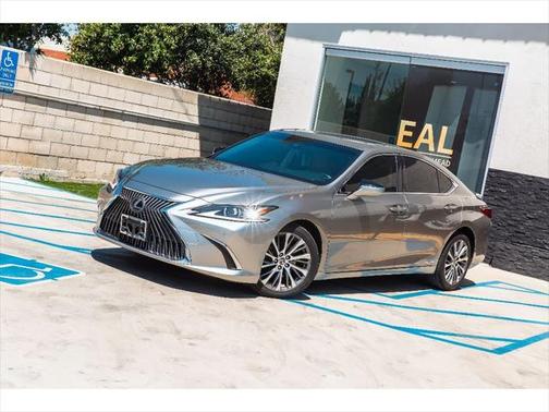 2019 Lexus ES 300h Base