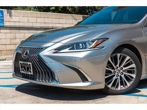 2019 Lexus ES 300h Base