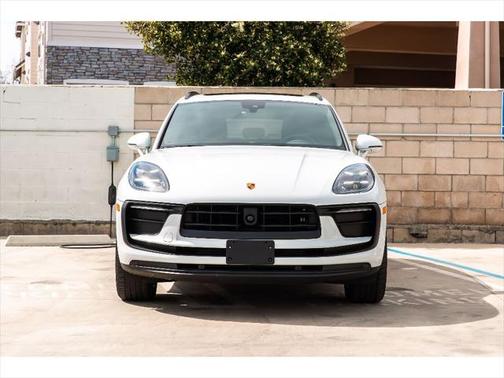 2023 Porsche Macan Base