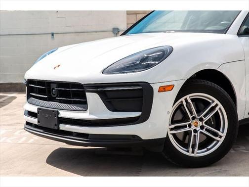 2023 Porsche Macan Base