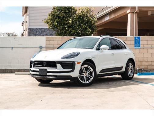 2023 Porsche Macan Base