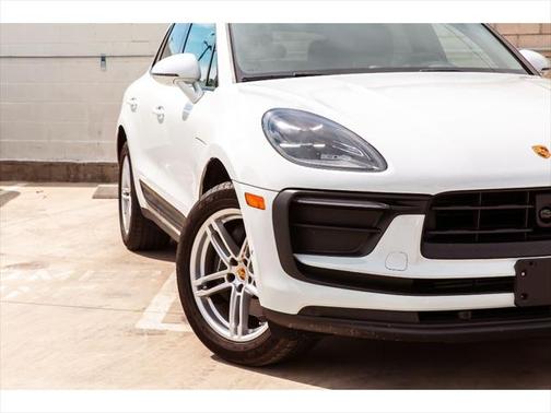 2023 Porsche Macan Base