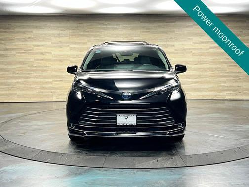 Midnight Black Metallic 2025 Toyota Sienna XLE