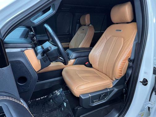 Star White Metallic Tri-Coat 2024 Ford Expedition Max Platinum
