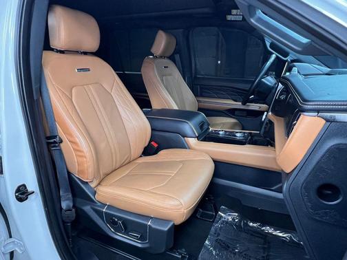 Star White Metallic Tri-Coat 2024 Ford Expedition Max Platinum
