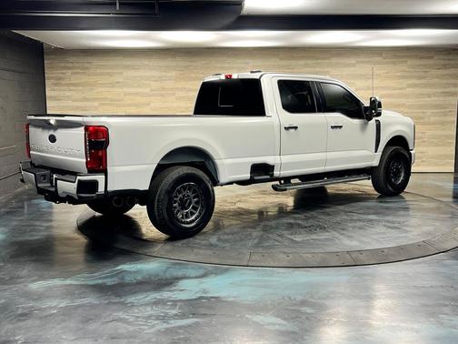 Star White Metallic Tri-Coat 2024 Ford F-250 Lariat