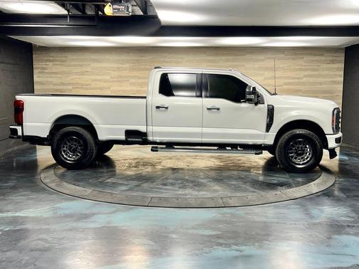 Star White Metallic Tri-Coat 2024 Ford F-250 Lariat