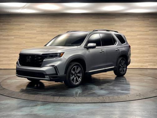 Lunar Silver Metallic 2025 Honda Pilot Elite
