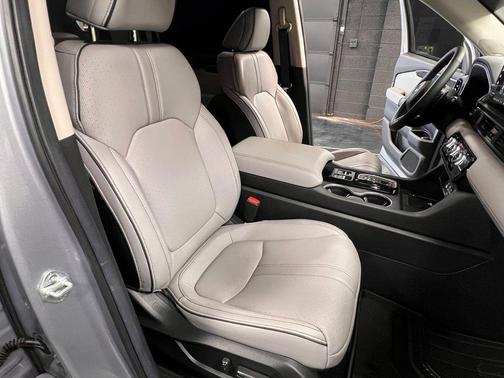 Lunar Silver Metallic 2025 Honda Pilot Elite