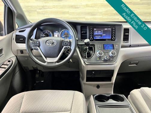 Celestial Silver Metallic 2019 Toyota Sienna LE