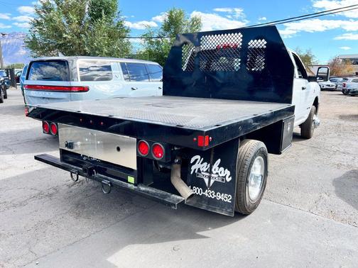 Bright White Clearcoat 2024 RAM 3500 Big Horn Crew Cab 4x4 8' Box