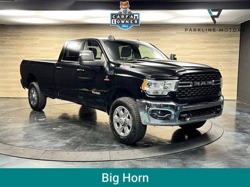 Diamond Black Crystal Pearlcoat 2024 RAM 3500 Big Horn Crew Cab 4x4 8' Box