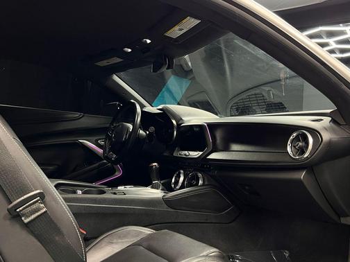 Summit White 2018 Chevrolet Camaro 2SS