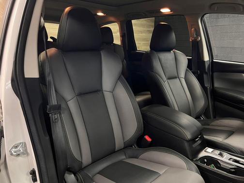 Crystal White Pearl 2024 Subaru Ascent Onyx Edition 7-Passenger