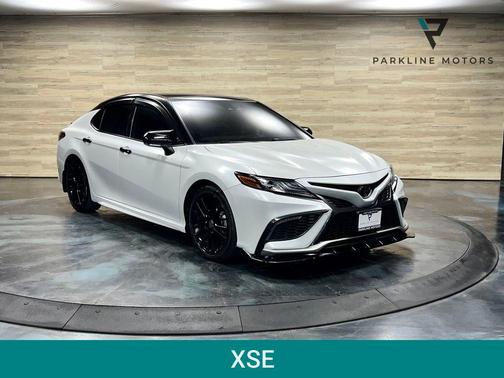Wind Chill Pearl/Midnight Black Metallic 2023 Toyota Camry XSE
