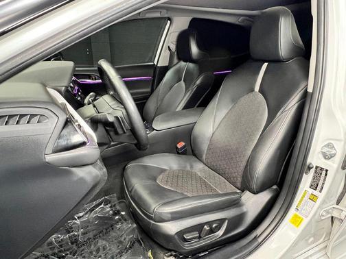 Wind Chill Pearl/Midnight Black Metallic 2023 Toyota Camry XSE