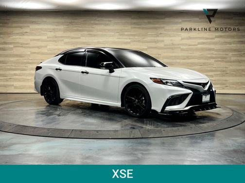 Wind Chill Pearl/Midnight Black Metallic 2023 Toyota Camry XSE