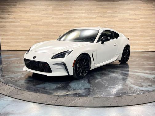 Halo 2024 Toyota GR86 Premium