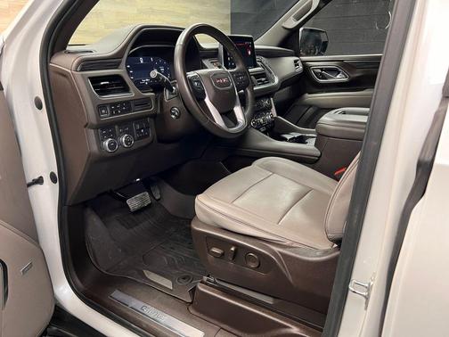 White Frost Tricoat 2023 GMC Yukon XL SLT