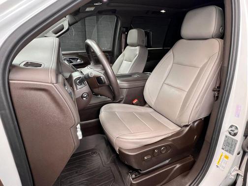 White Frost Tricoat 2023 GMC Yukon XL SLT