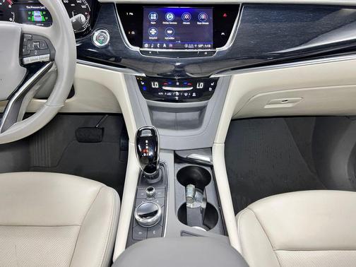 Crystal White Tricoat 2025 Cadillac XT6 Premium Luxury FWD