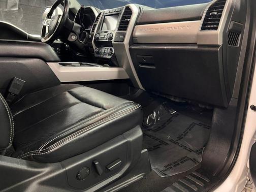 Oxford White 2020 Ford F-250 Lariat