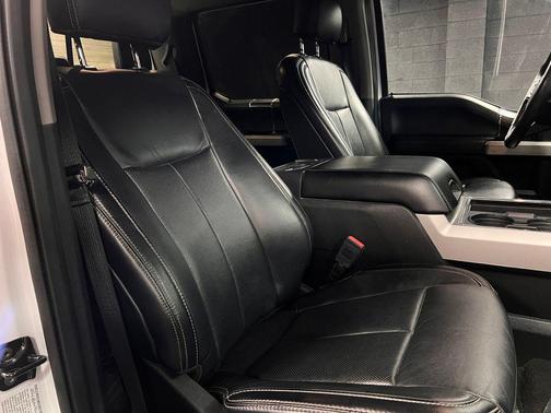 Oxford White 2020 Ford F-250 Lariat