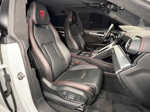 White 2019 Lamborghini Urus Base