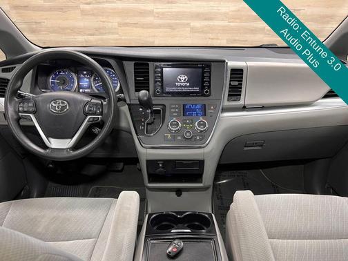 Celestial Silver Metallic 2019 Toyota Sienna LE