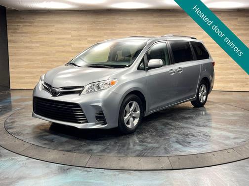 Celestial Silver Metallic 2019 Toyota Sienna LE
