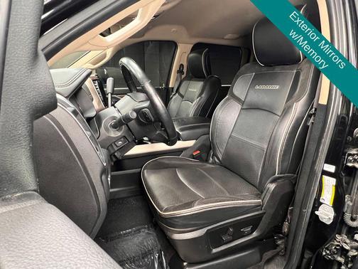 Diamond Black Crystal Pearlcoat 2019 RAM 2500 Laramie Mega Cab 4x4 6'4' Box