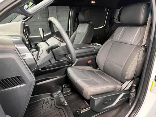 Oxford White 2025 Ford F-150 XLT