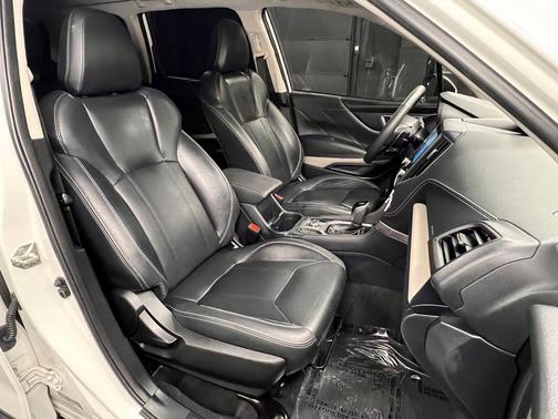 Crystal White Pearl 2022 Subaru Forester Limited