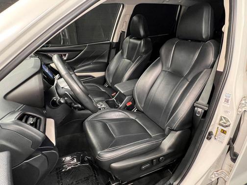Crystal White Pearl 2022 Subaru Forester Limited