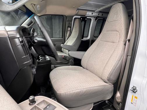 Summit White 2025 Chevrolet Express 2500 Work Van