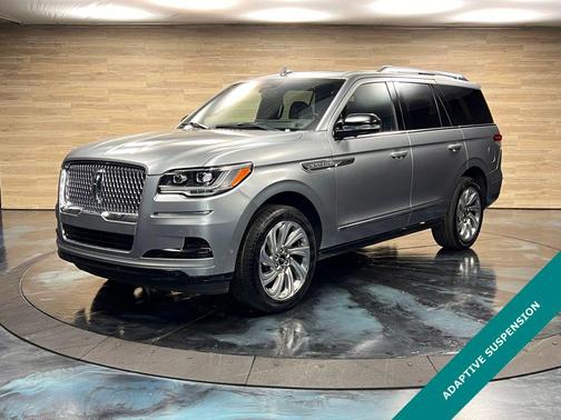 Silver Radiance Metallic Clearcoat 2023 Lincoln Navigator Reserve
