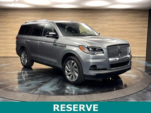 Silver Radiance Metallic Clearcoat 2023 Lincoln Navigator Reserve