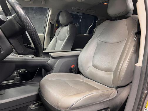 Predawn Gray Mica 2022 Toyota Sienna Limited