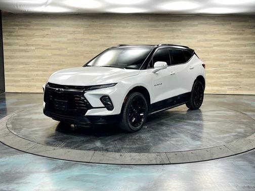 Iridescent Pearl Tricoat 2025 Chevrolet Blazer RS