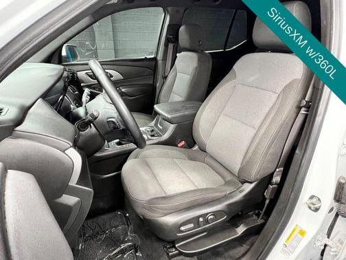 Summit White 2023 Chevrolet Traverse LT Cloth