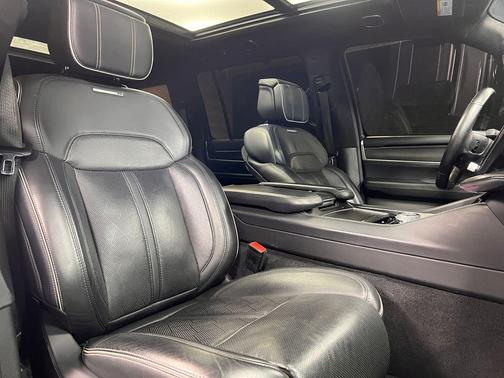Diamond Black Crystal Pearlcoat 2023 Jeep Grand Wagoneer Obsidian 4x4