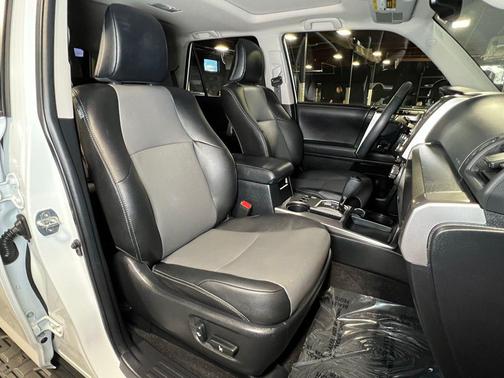 Ice Cap 2024 Toyota 4Runner SR5 Premium