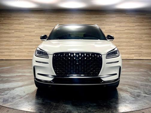 Pristine White Metallic Tri-Coat 2023 Lincoln Corsair Reserve